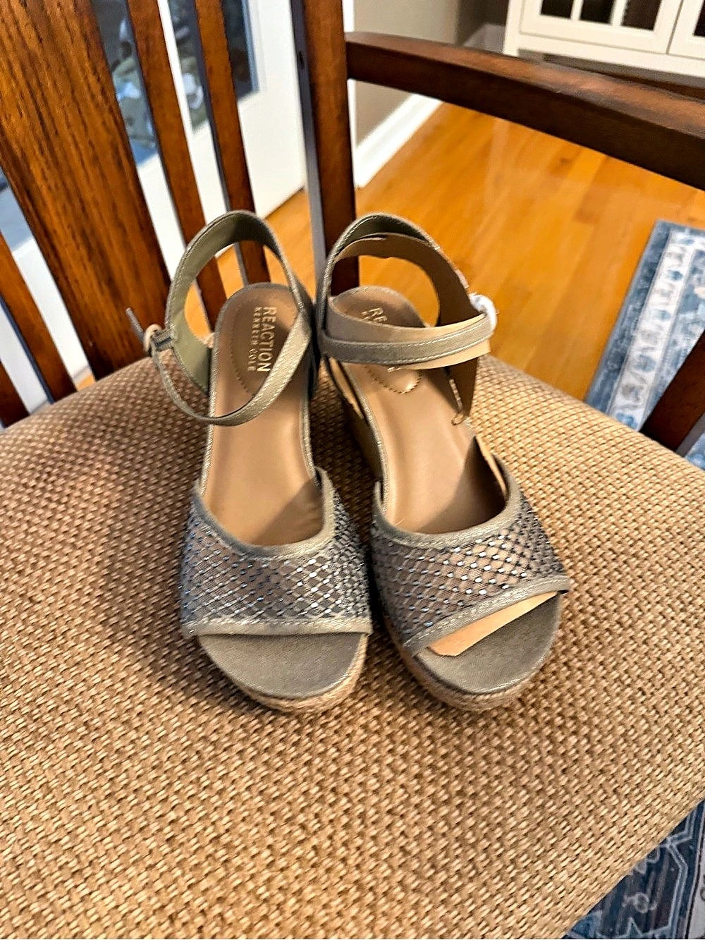 Kenneth Cole Reaction Wedge Sandals in Gray beige US 7 Like New